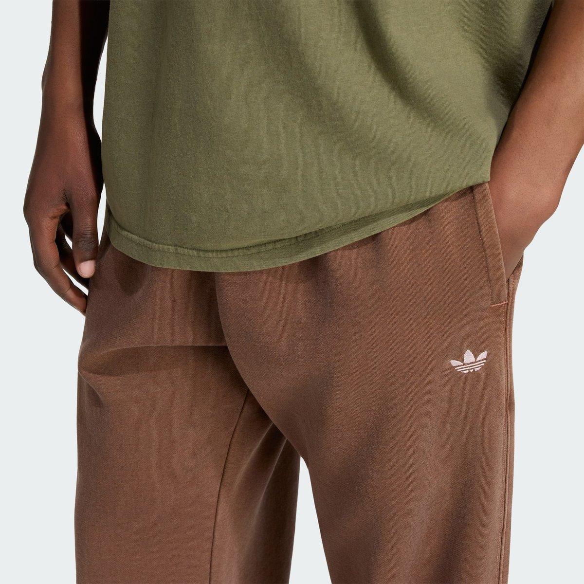 Pantalon Ourlet Ouvert Délavé Trèfle Essentials Pantalon Ourlet Ouvert Délavé Trèfle Essentials preloved brown, adidas Originals