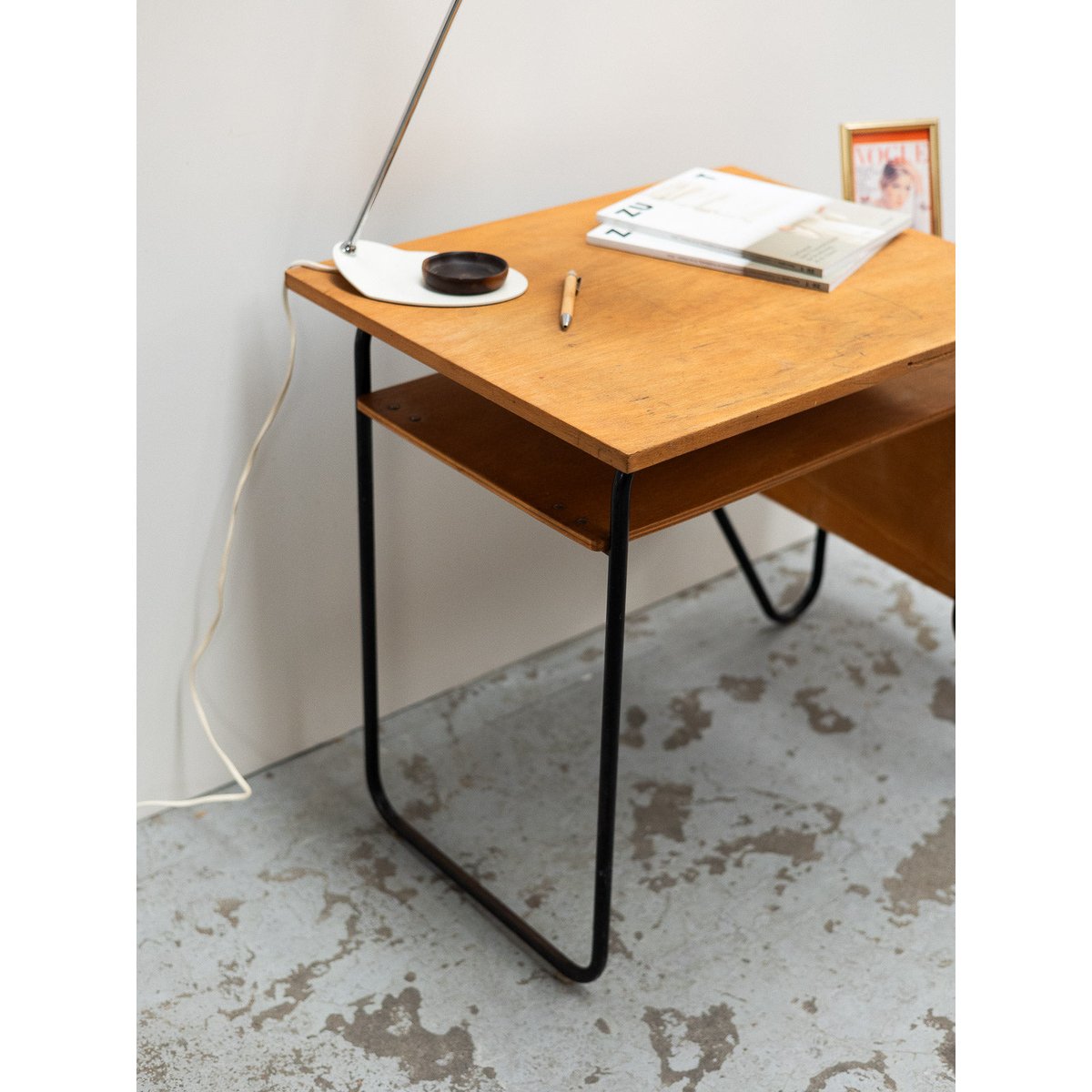 Bureau pour enfants Yvan N°587 - Bon état bois clair, DEBONGOUT