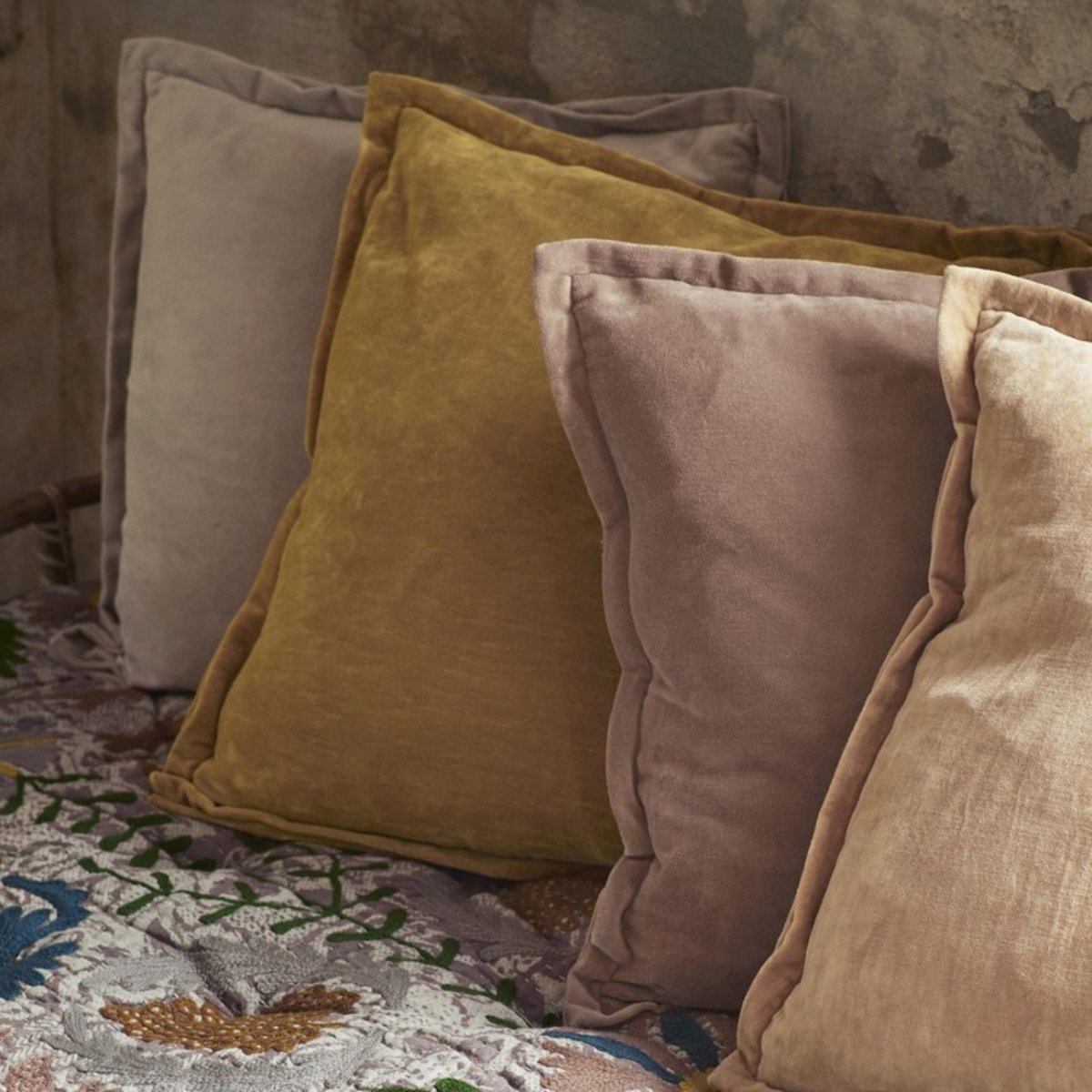 Housse de coussin velours gris taupe, MADAM STOLTZ