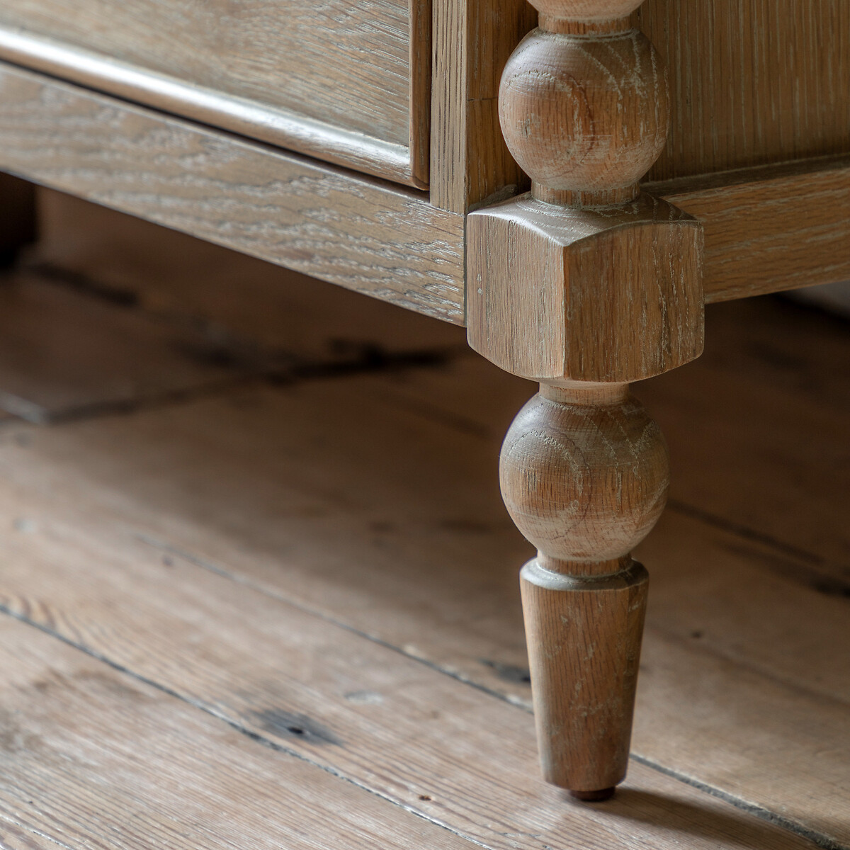 Ames Oak 7 Drawer Chest with Pompom Legs oak, ÉDITÉ
