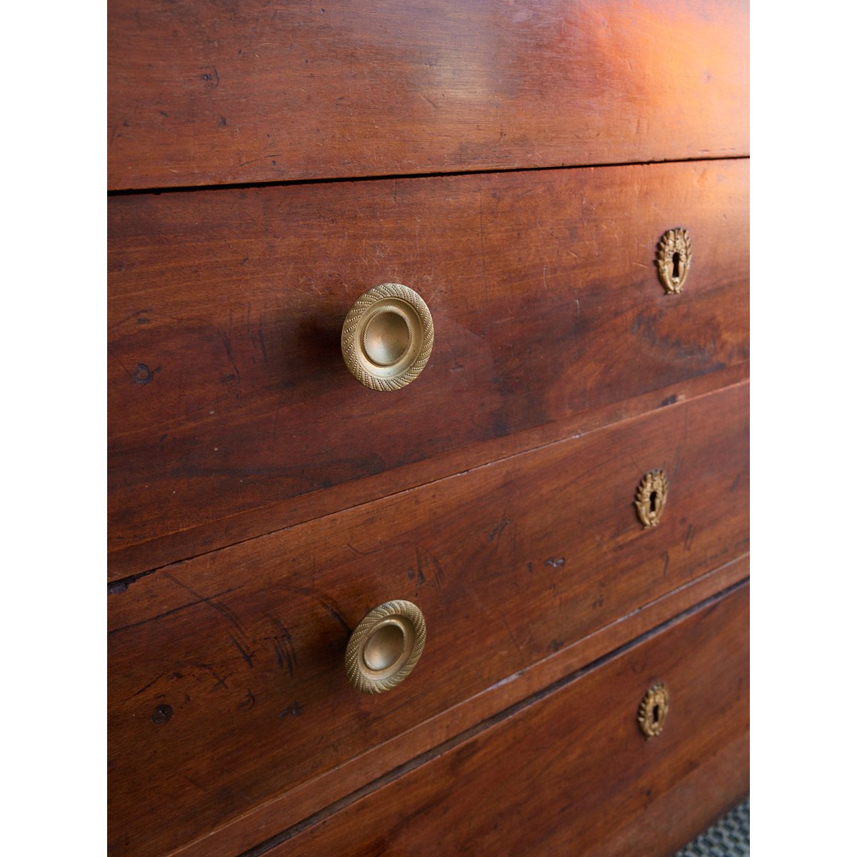 Commode empire en bois massif Garance N°769 - Bon état bois foncé, DEBONGOUT