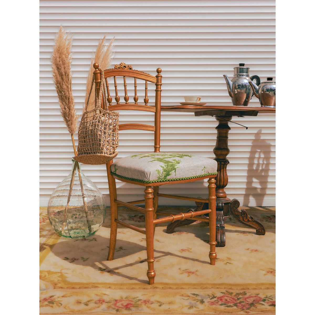 Paire de chaises dorées Claude N°1561 - Bon état doré, DEBONGOUT