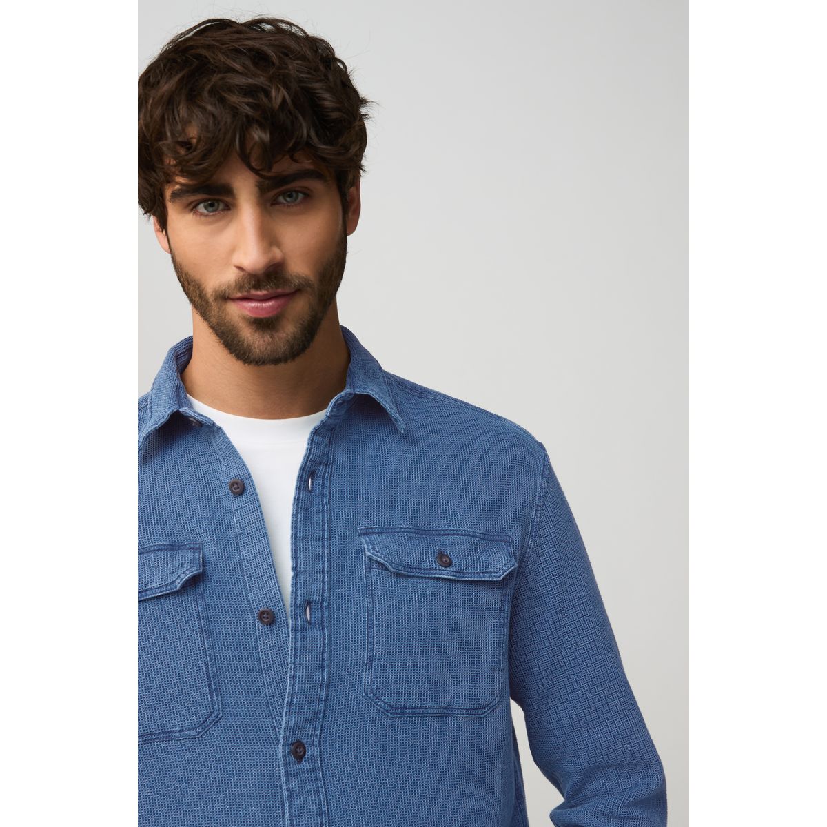 Chemise texturée en jean avec 2 poches bleu, NEXT