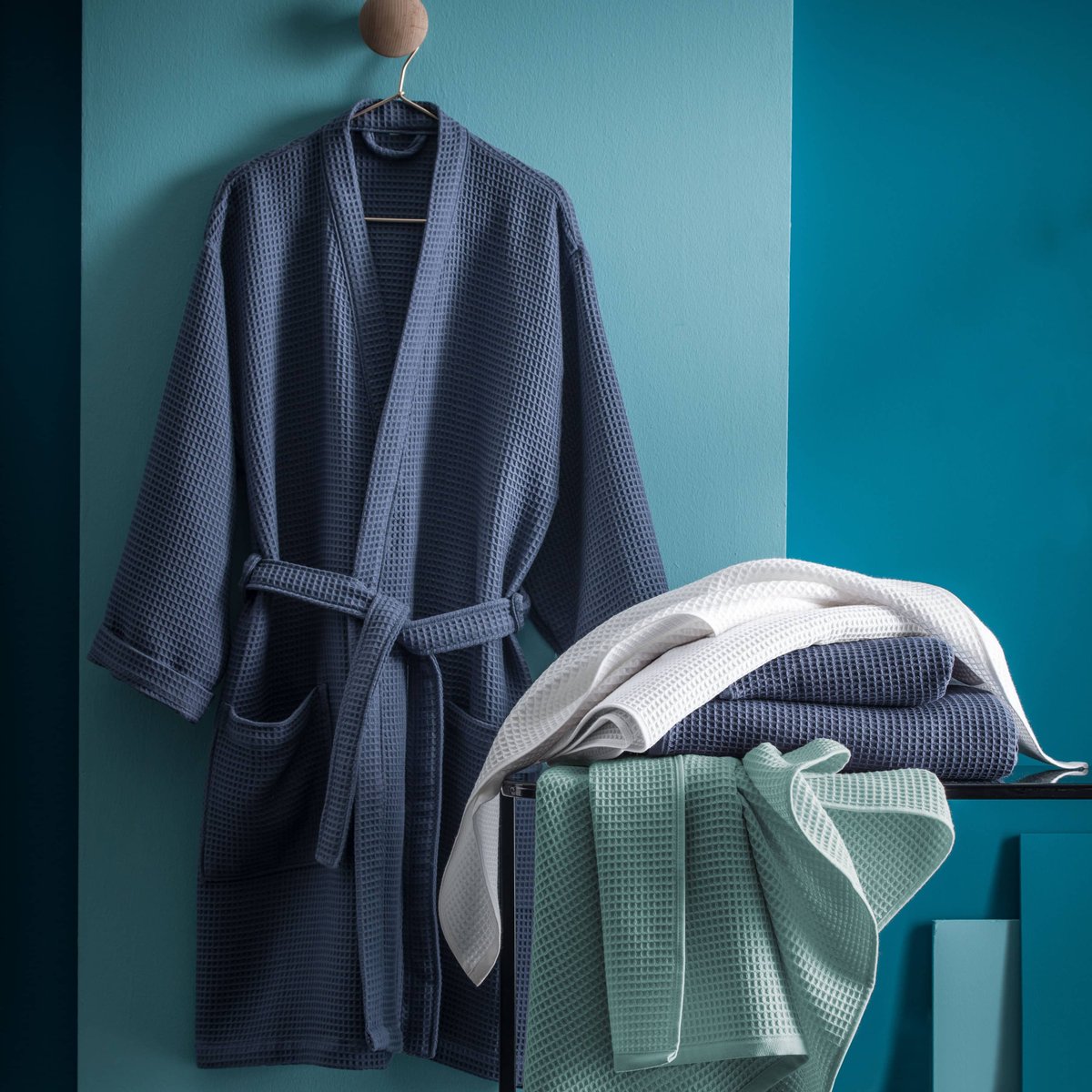 Peignoir femme col kimono en coton bio, ESPRIT NID D'ABEILLE bleu indigo, BLANC CERISE