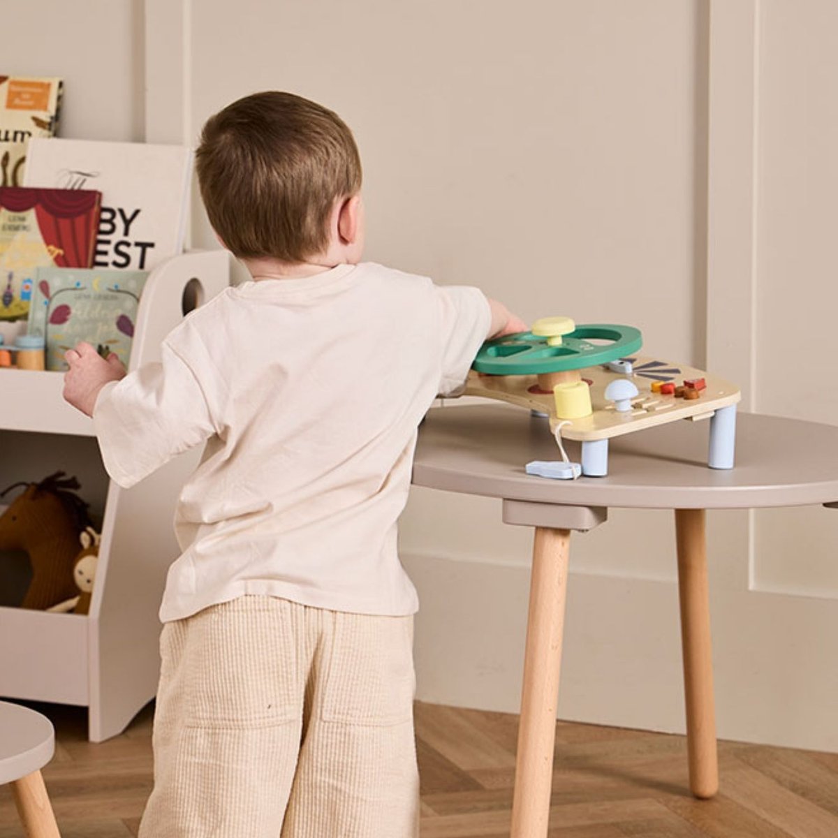 Tableau d'activités beige, vert, rouge, KID'S CONCEPT
