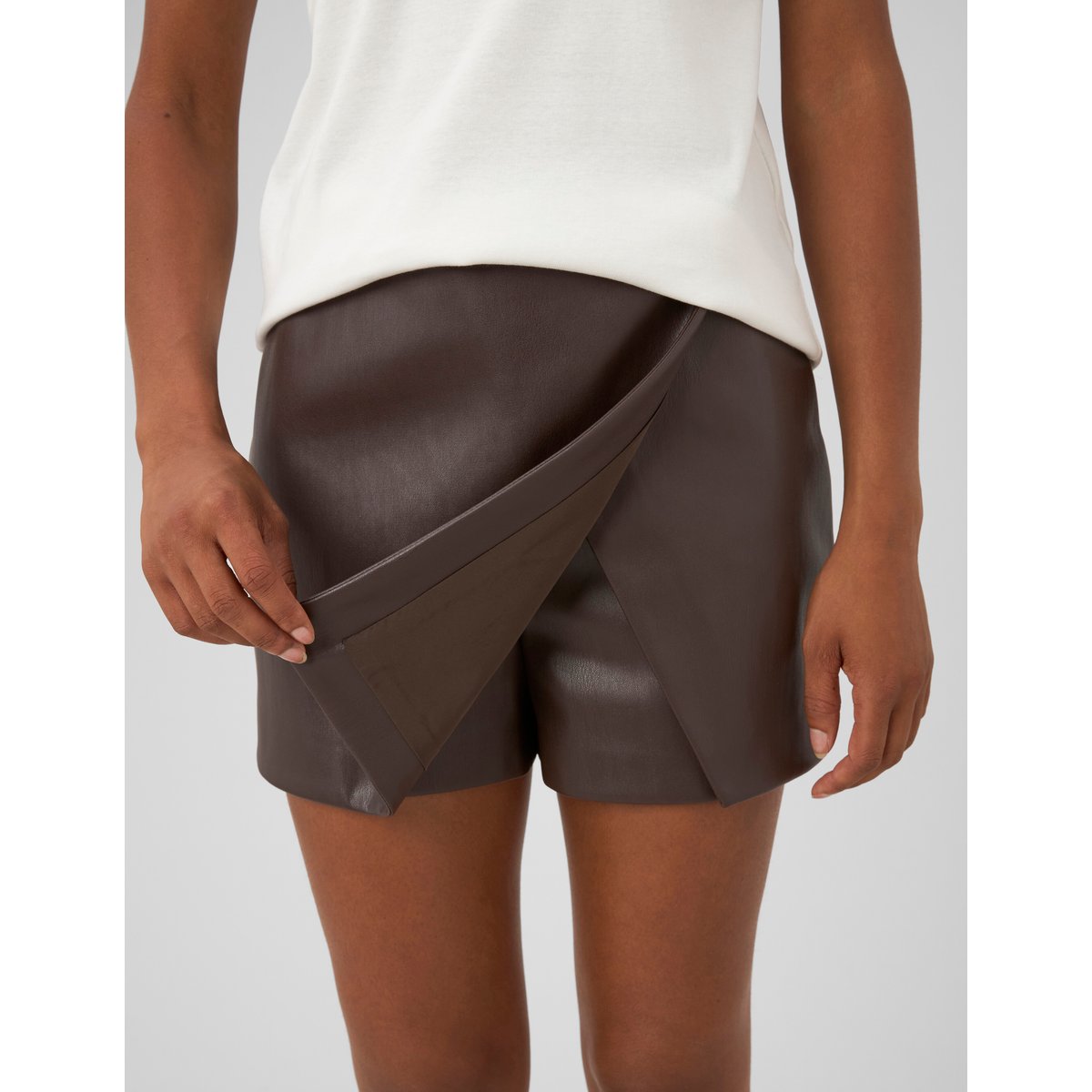 Jupe short effet enduit marron foncée, BZB