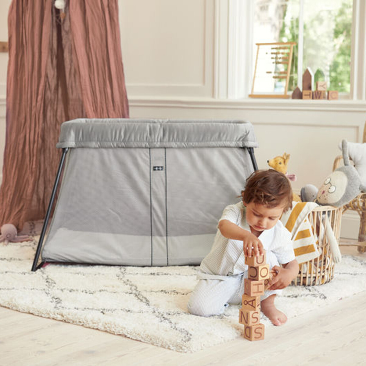 Reisbed Light zilver, BABYBJORN