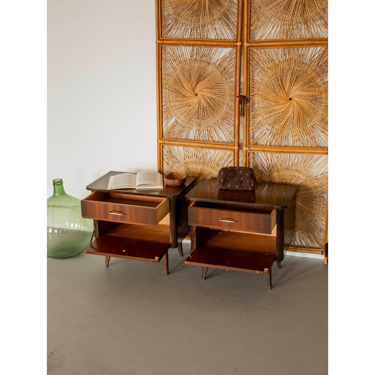 Paire de tables de chevet au placage en bois Maïa N°1577 - Bon état bois foncé, DEBONGOUT