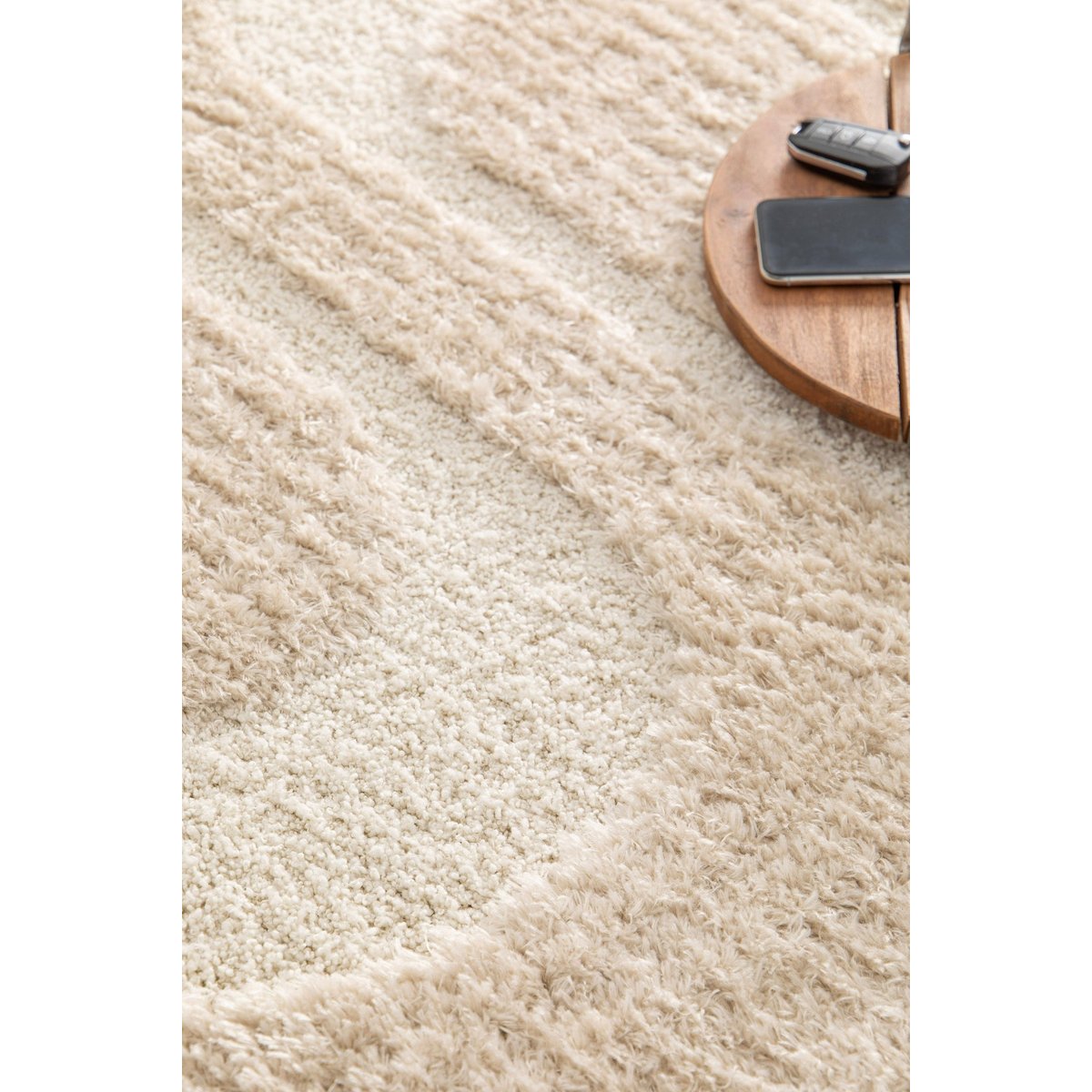 Tapis doux et épais en polyester recyclé effet relief CALLIGRAMME beige sable, AFK LIVING