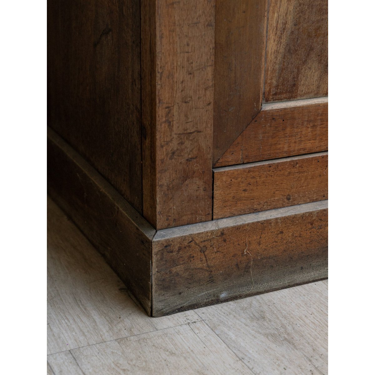 Buffet en bois Gilbert N°1549 - Bon état bois foncé, DEBONGOUT