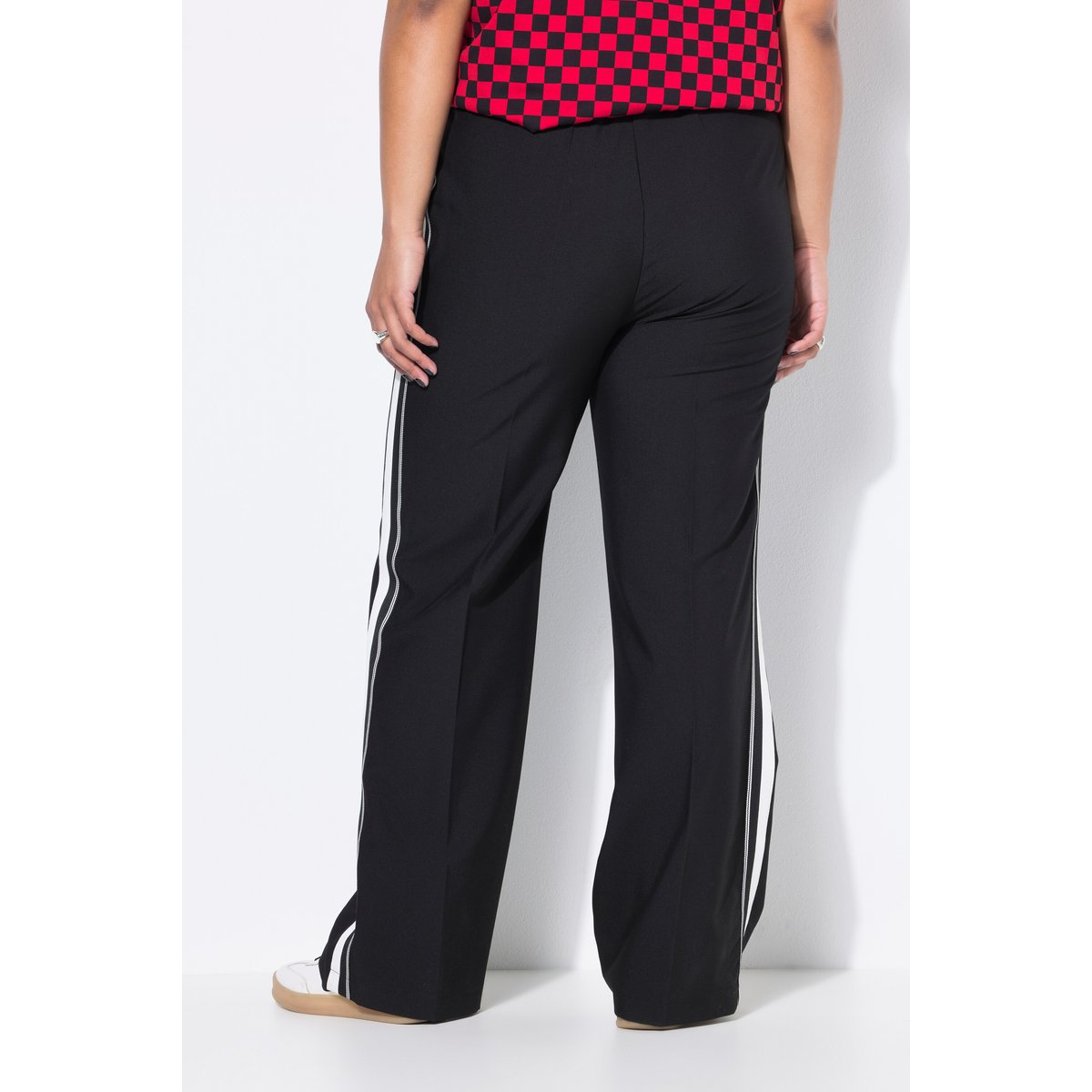 Pantalon noir, STUDIO UNTOLD