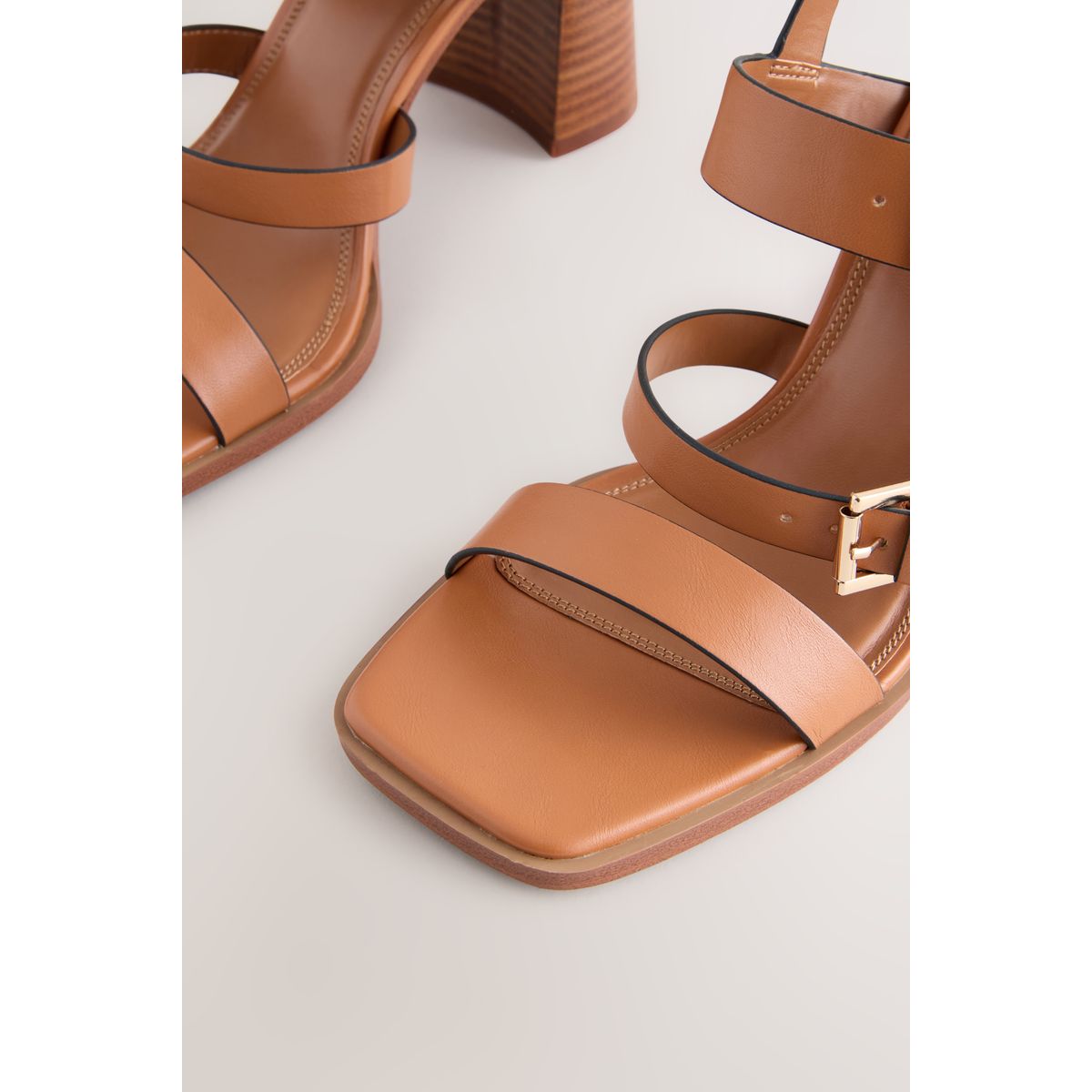 Sandales en cuir à boucle marron fauve, NEXT