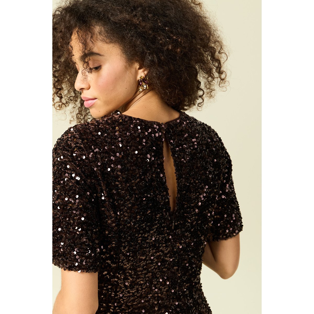 Robe manches courtes à sequins marron, BONOBO
