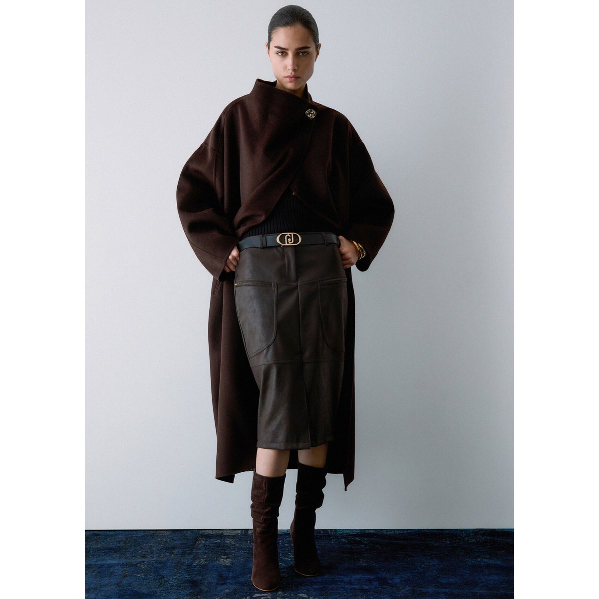 Jupe midi en tissu enduit marron foncé, LIU JO