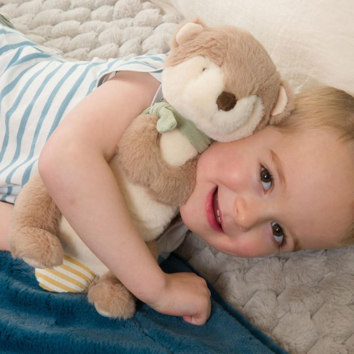 Peluche Louna la loutre marron, AMADEUS