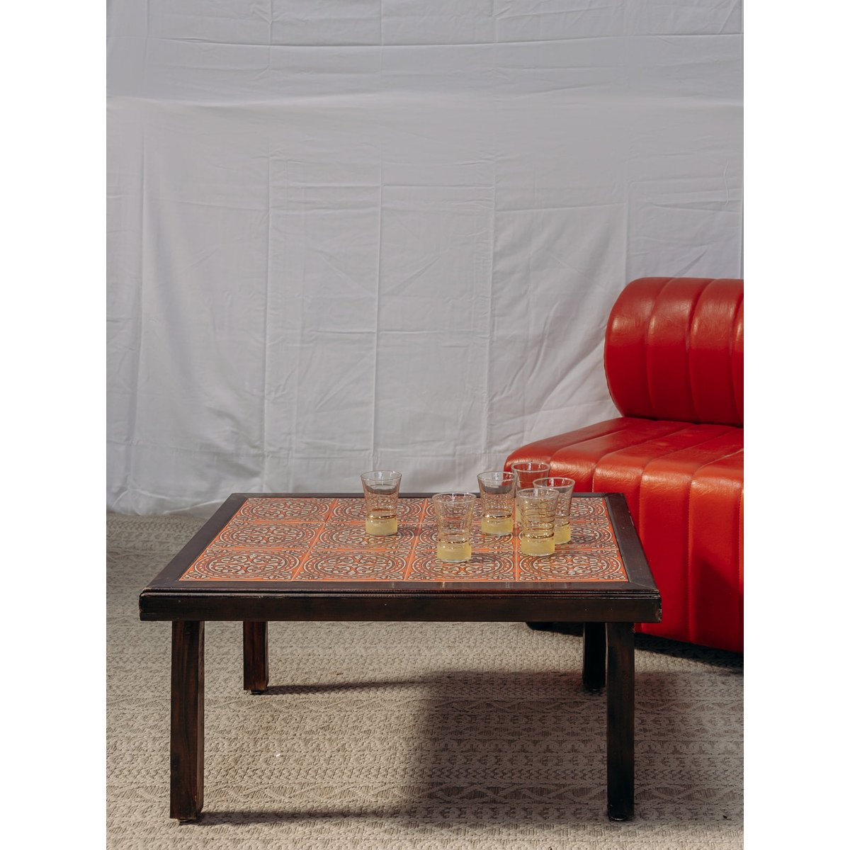 Table basse en faïence Léonie N°289 - Bon état rouge, DEBONGOUT