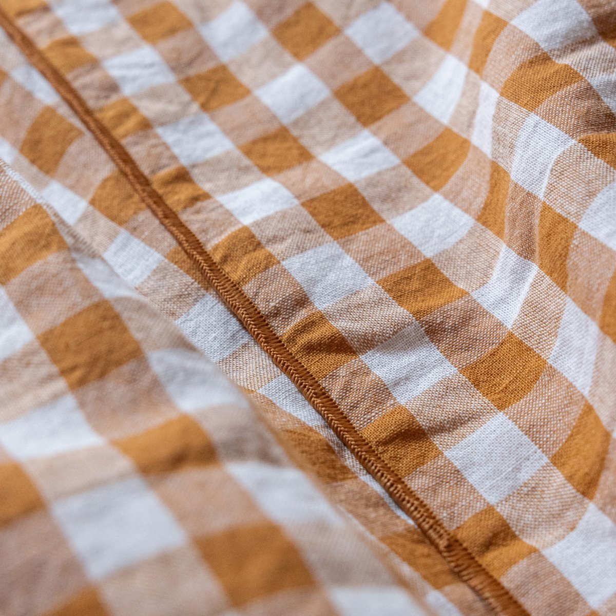 Plaid matelassé en coton et lin, PASSION VICHY curcuma, BLANC CERISE