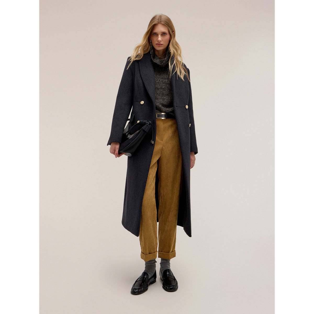 Manteau croisé gris, MOTIVI