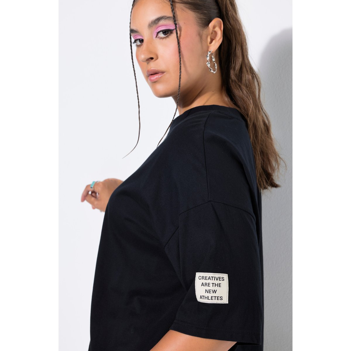 T-shirt oversize, écusson sur la manche noir, STUDIO UNTOLD
