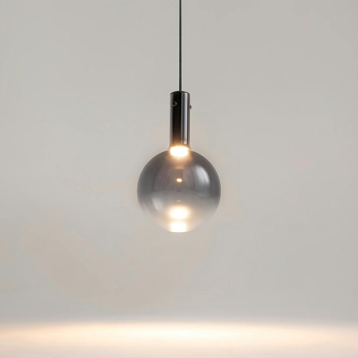 Suspension 1 globe en verre soufflé DELTONA gris, PIER IMPORT