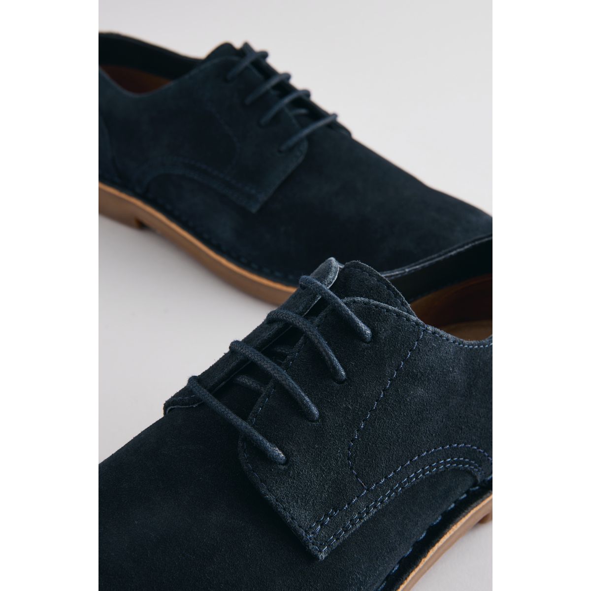 Chaussures chukka en daim bleu marine, NEXT