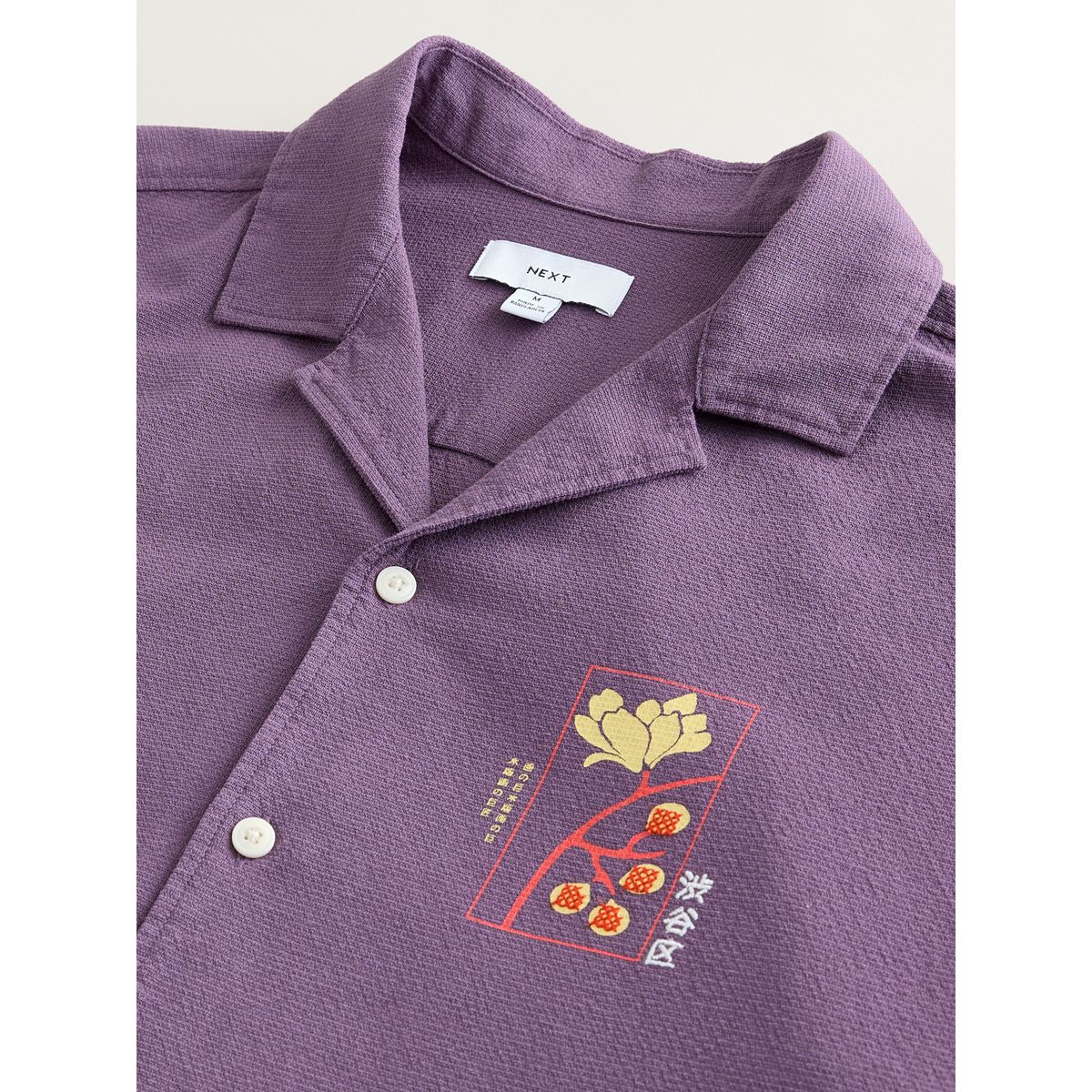 Chemise à manches courtes avec imprimé au dos violet japonais, NEXT