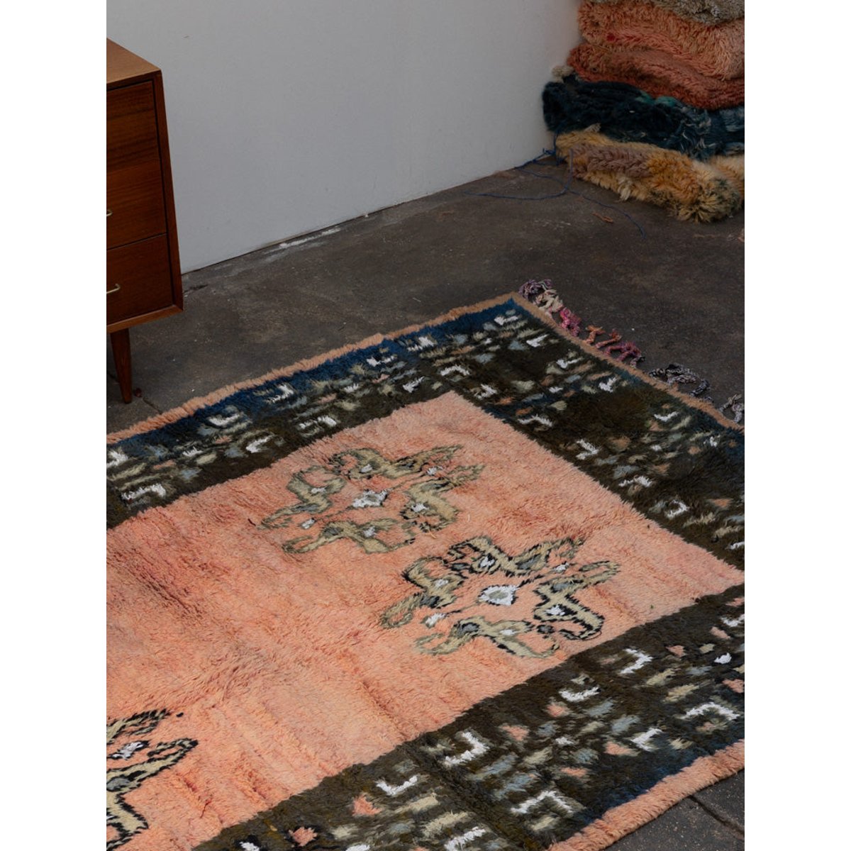 Grand tapis bleu et saumon en laine Olivier N°41 - Bon état bleu, DEBONGOUT