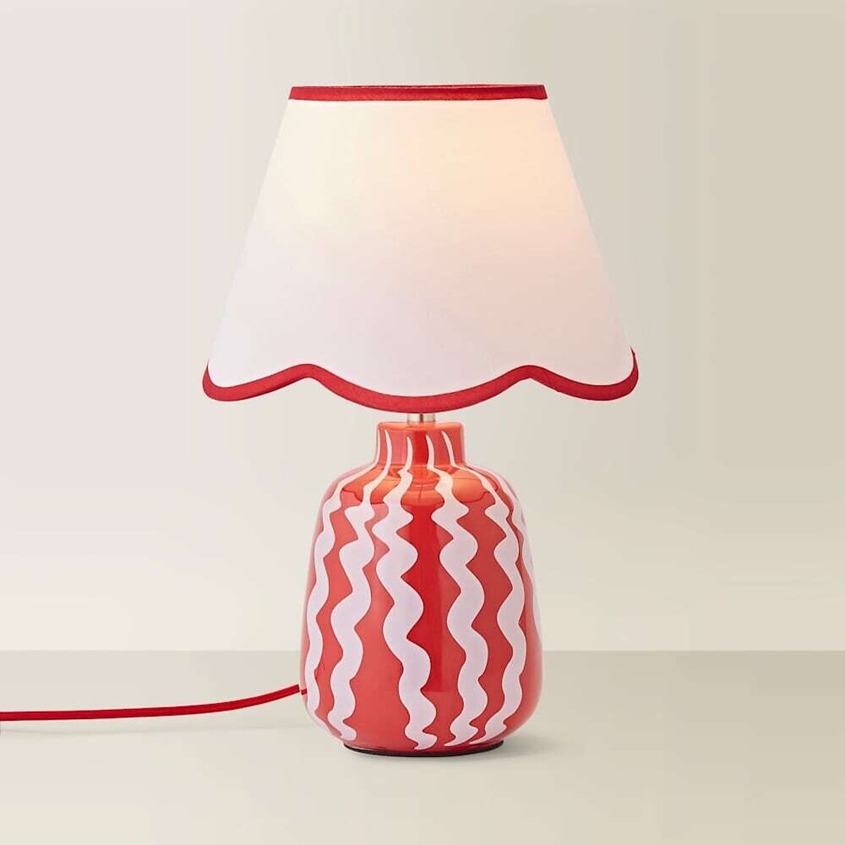 Katey Wiggle Stripe Table Lamp with Scallop Shade red, SO'HOME