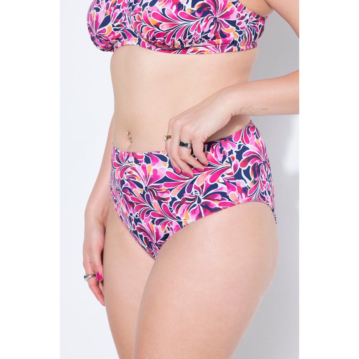 Bas de bikini fleuri, taille haute bleu foncé, STUDIO UNTOLD