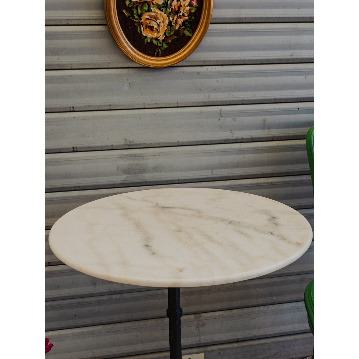 Table à manger bistro en marbre et fer Denise N°1209 - Bon état blanc, DEBONGOUT