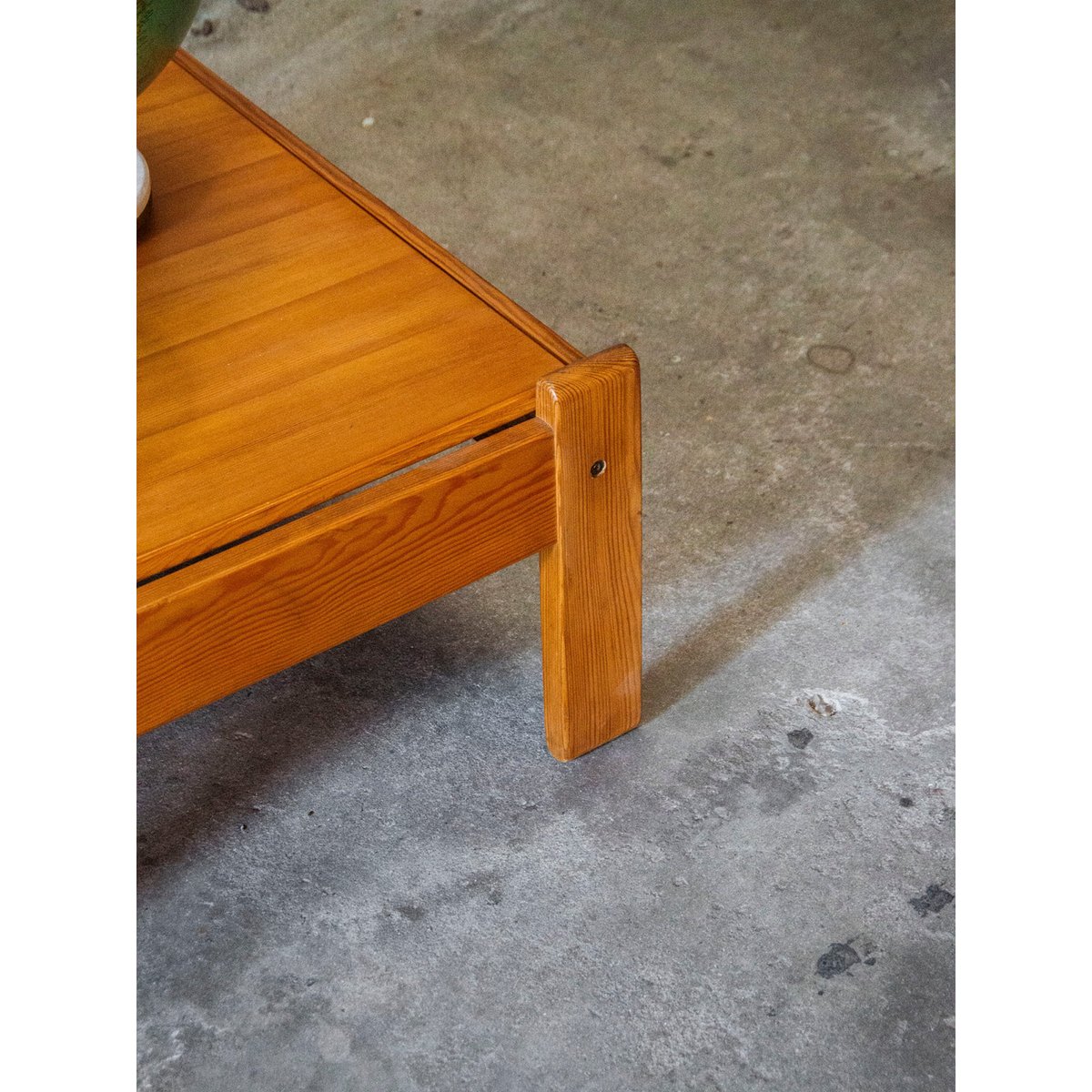 Table basse en pin Donna N°394 - Bon état bois, DEBONGOUT