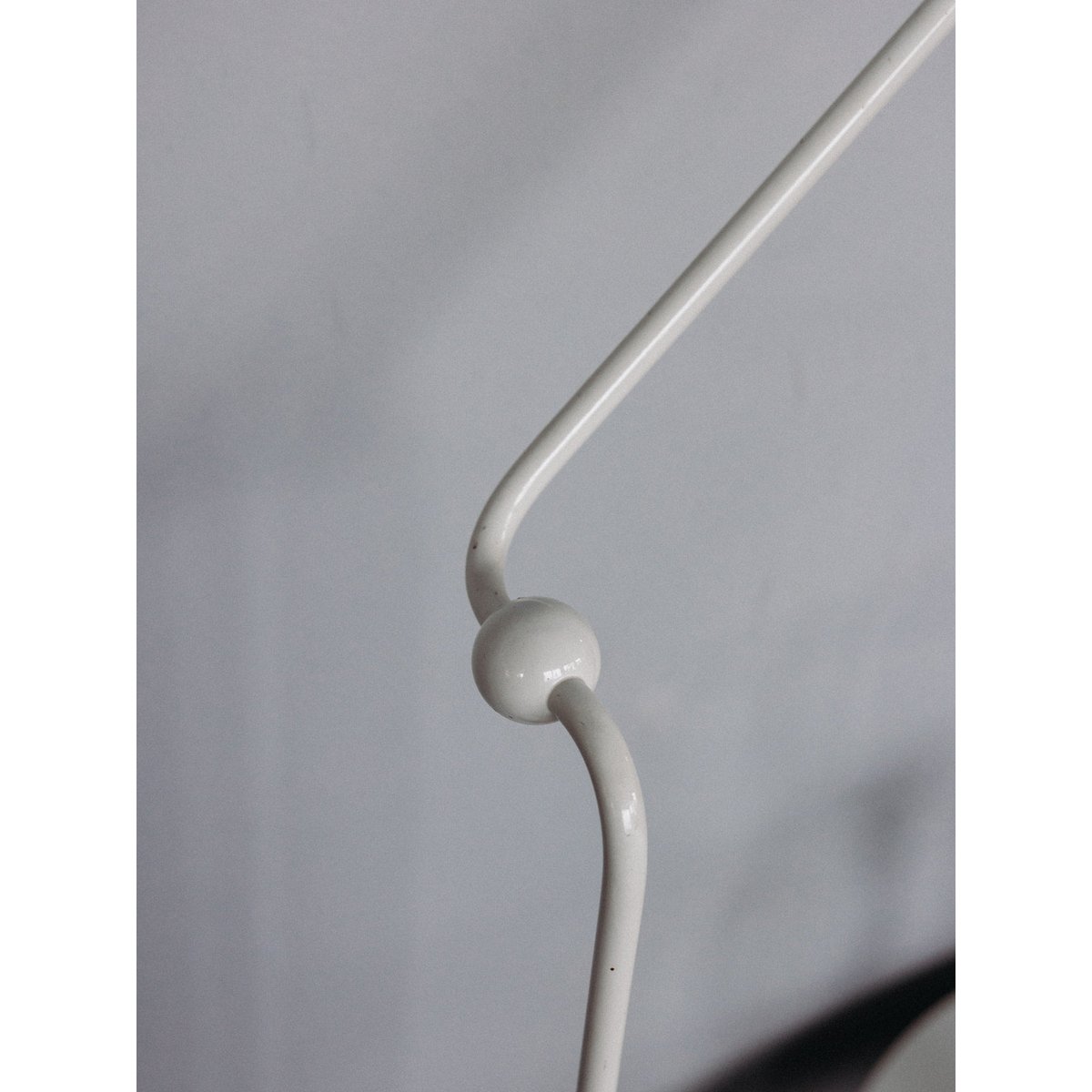 Lampadaire en métal Julien N°60 - Bon état blanc, DEBONGOUT