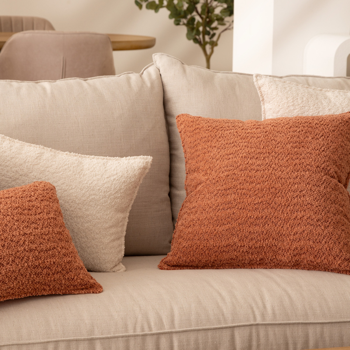 Coussin déhoussable en bouclette SOANA terracotta, ATMOSPHERA