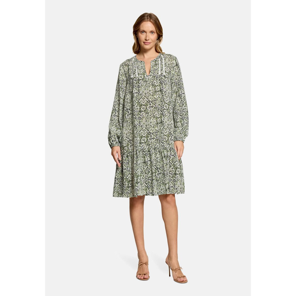 Robe à volants à nervures cream/green, CARTOON