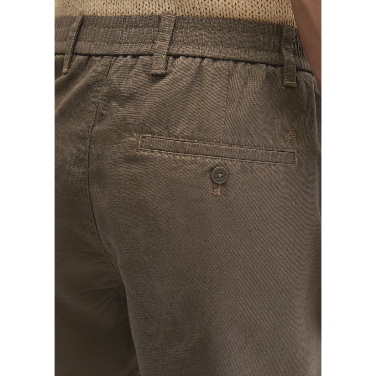 Short modèle Eksjö Jogger pleats relaxed en mélange de TENCEL™ Lyocell et de lin marron fonce, MARC O'POLO