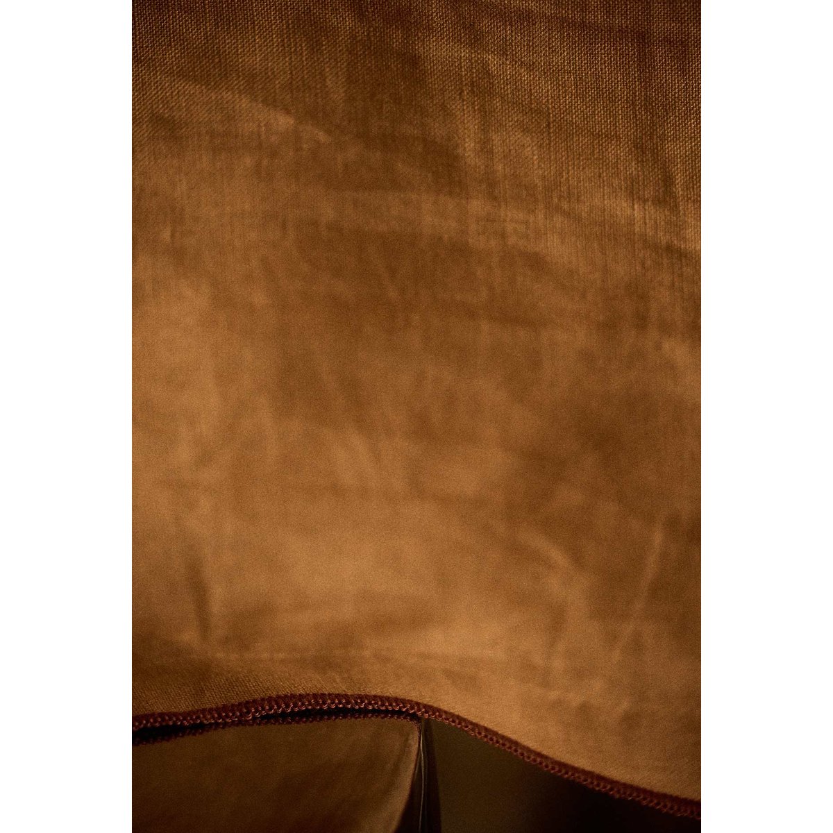 Nappe en lin lavé marron tabac liseré grenat, GABRIELLE PARIS