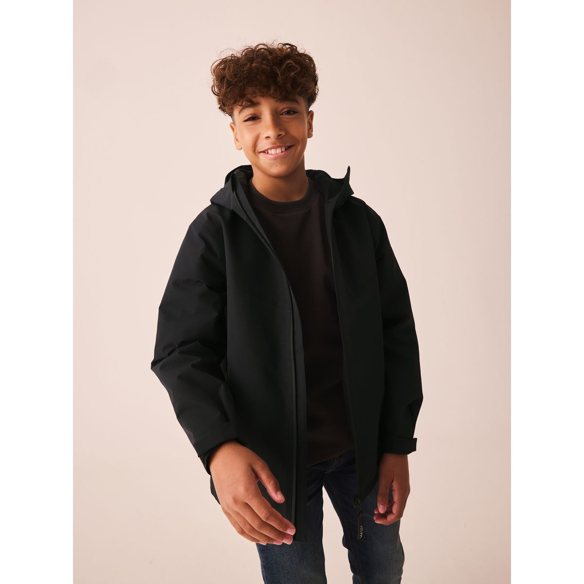 Anorak noir, NEXT