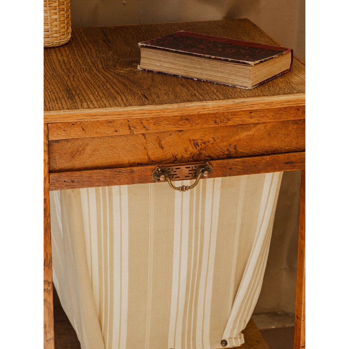 Table d'appoint en bois Francine N°1079 - Bon état bois clair, DEBONGOUT