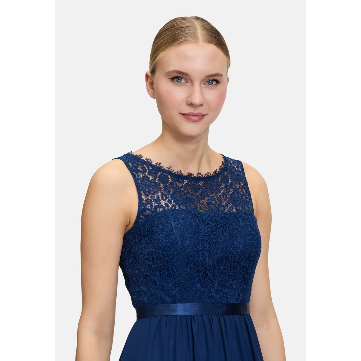 Robe de soirée en dentelle festival blue, VERA MONT