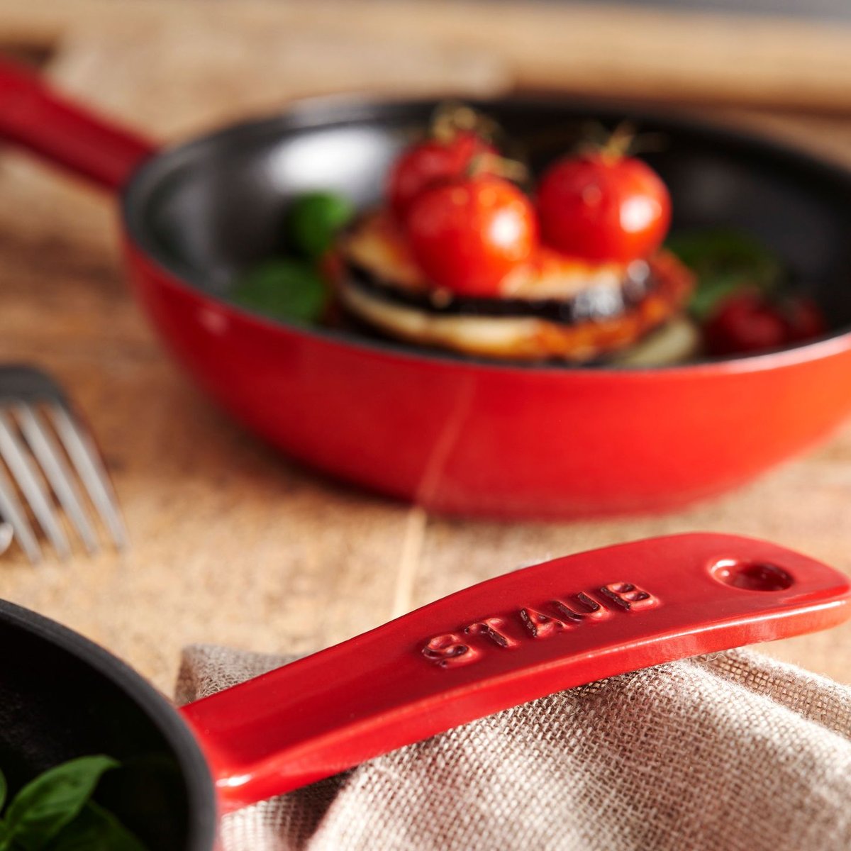 Poêle 16 cm, Fonte, Cerise cerise, STAUB
