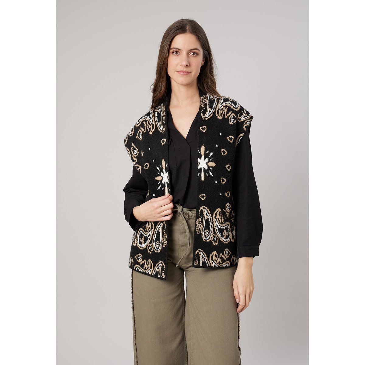 Gilet ample sans manches femme maille jacquard esprit bandana MIRELLA black, DEELUXE