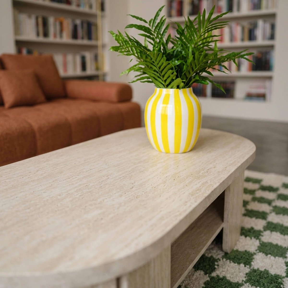 Table basse effet travertin ovale 110x50 cm, MOLLY blanc, OVIALA