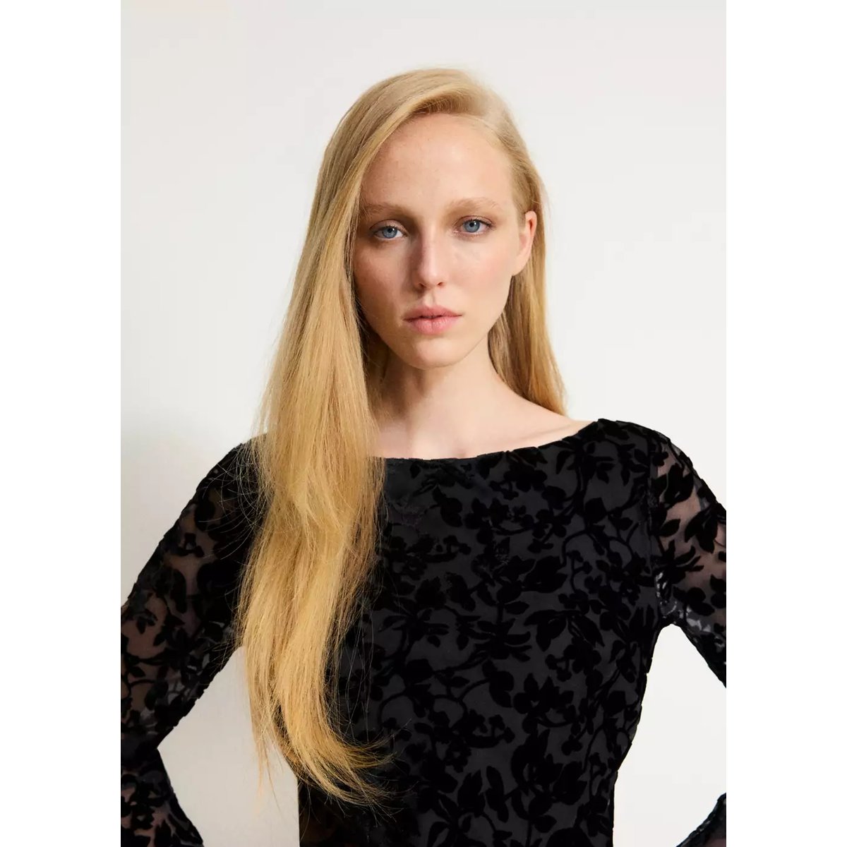 Robe dévoré à col bateau noir, MANGO