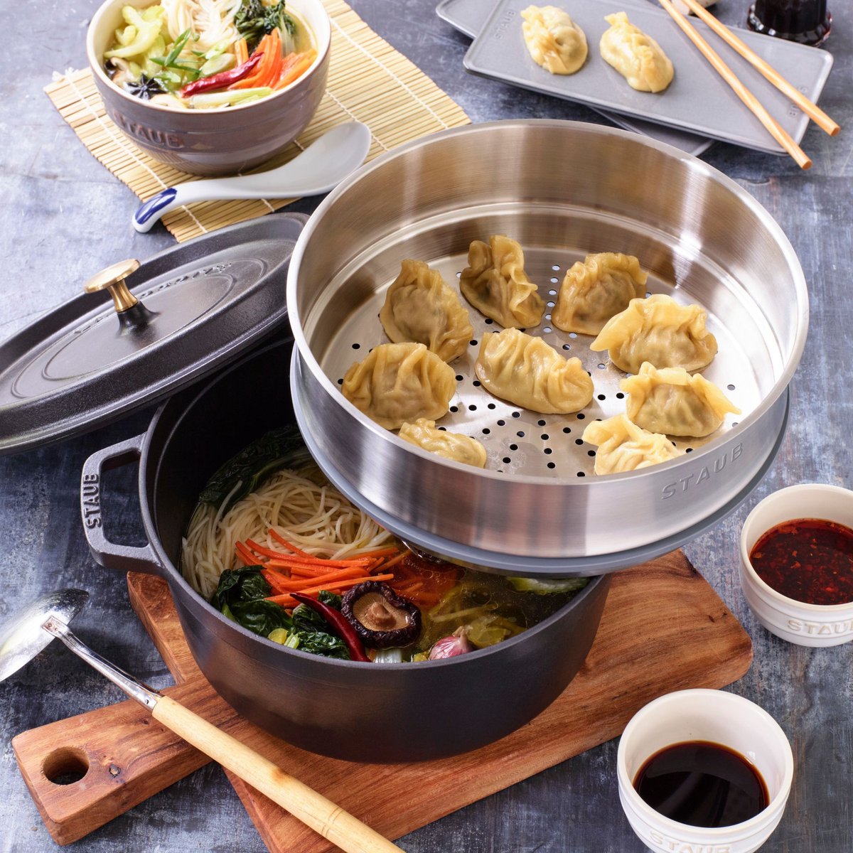 Cocotte avec panier vapeur 26 cm, Rond(e), Noir mat, Fonte noir mat, STAUB