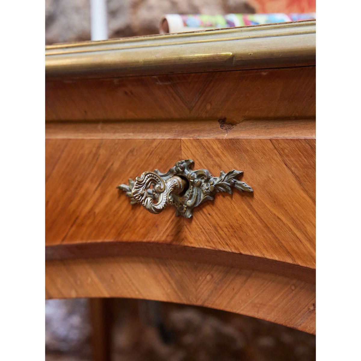 Grand bureau style Louis XV en bois Edouard N°1009 - Bon état bois clair, DEBONGOUT