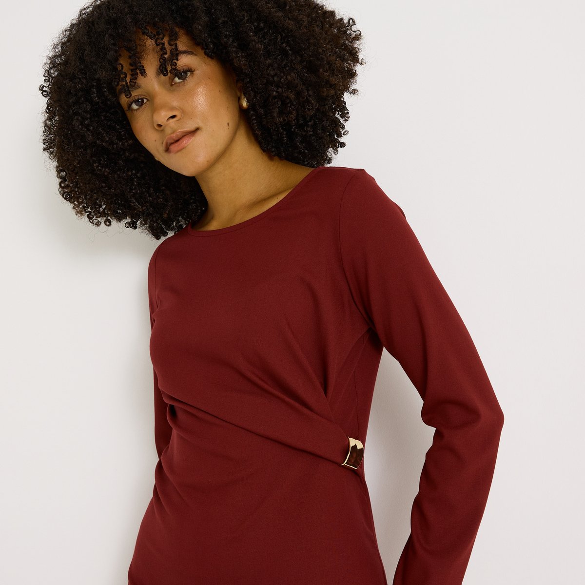 Robe courte ajustée avec bijou orange bordeaux, GRAIN DE MALICE