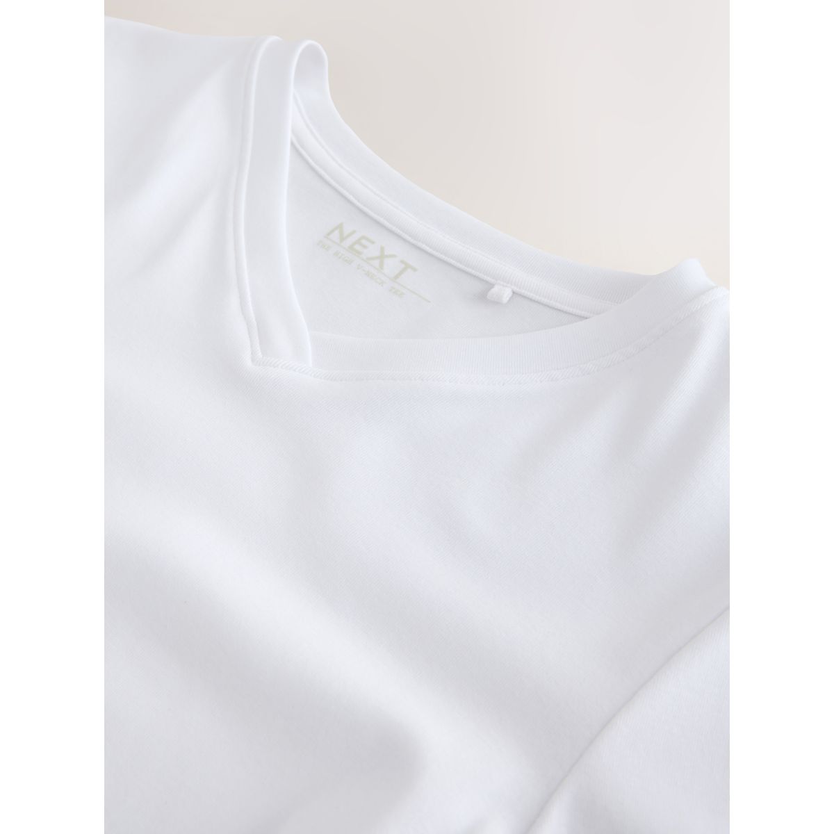T-shirt ajusté à col v et manches longues blanc, NEXT