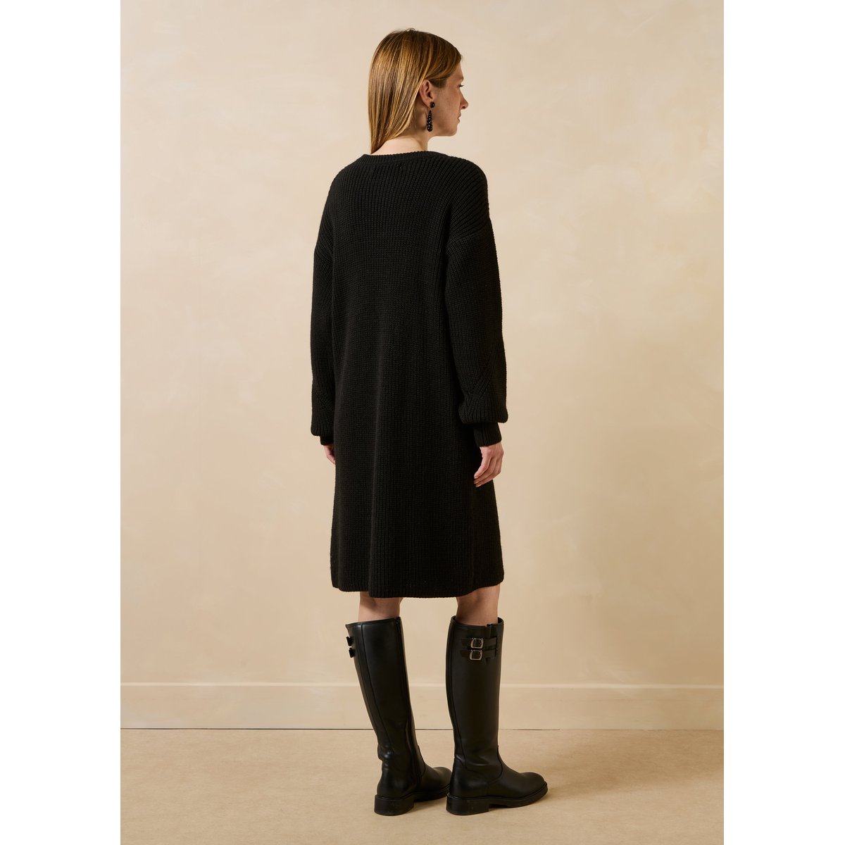 Robe courte en maille col rond noir, LA FEE MARABOUTEE