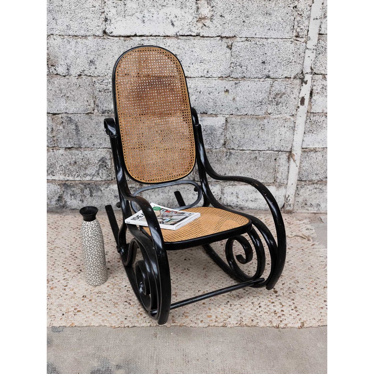 Rocking-chair en cannage Alibert N°92 - Bon état beige, DEBONGOUT