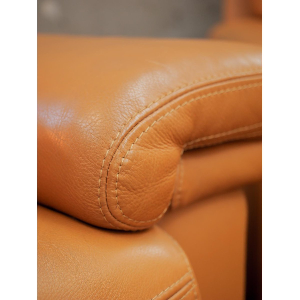 Lot de 2 fauteuils style années 80 Ernest N°1055 - Bon état marron, DEBONGOUT
